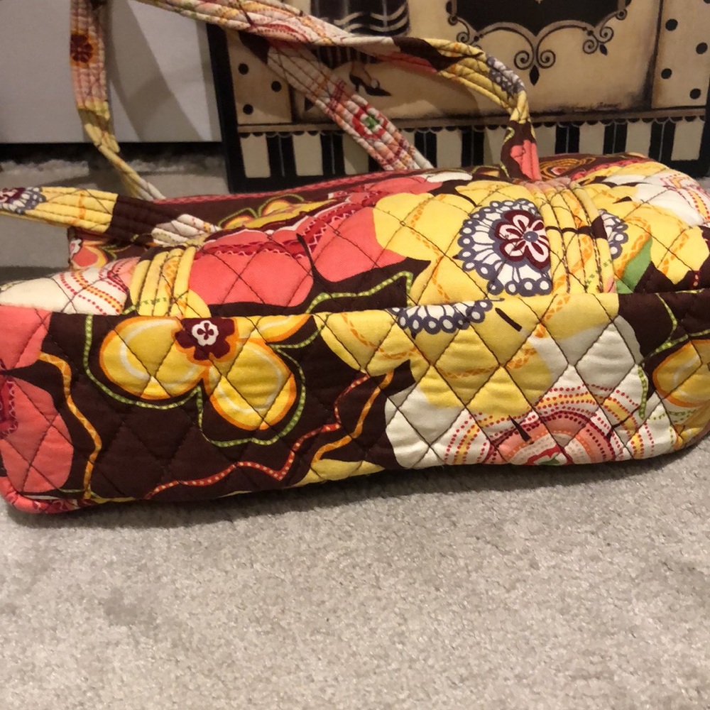 Vera Bradley, small tote/hand bag with zipper closing, and multiple pockets. - Picture 5 of 8